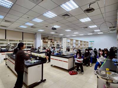 【20251205】中壢家商家政科.流行服飾科蒞系參訪-4圖片